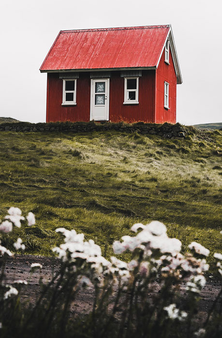 maison avec des panneaux solaires